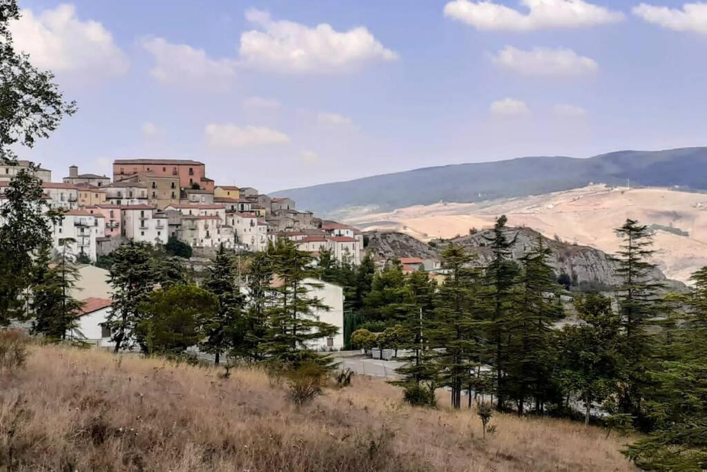 Le Origini Casa In Borgo Tipico Lucano Trivigno Bagian luar foto