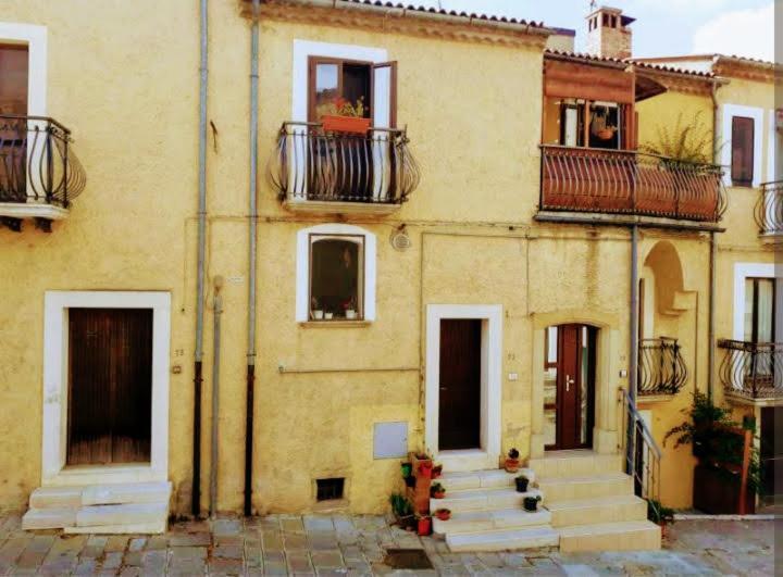 Le Origini Casa In Borgo Tipico Lucano Trivigno Bagian luar foto