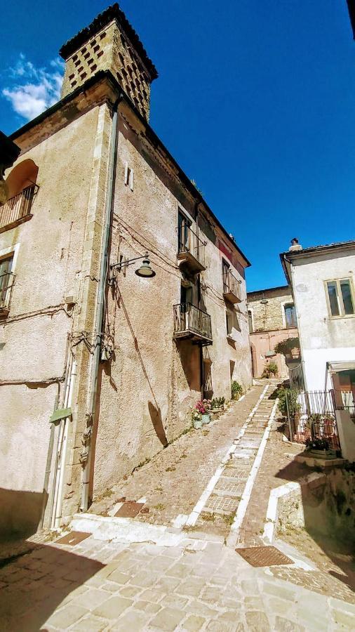 Le Origini Casa In Borgo Tipico Lucano Trivigno Bagian luar foto